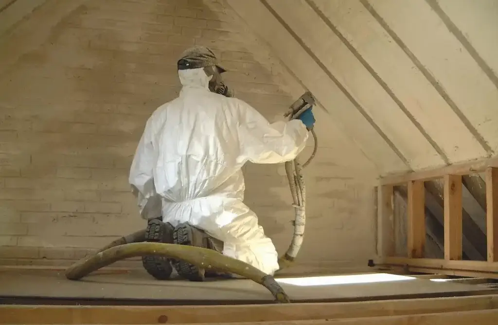 loft-spray-foam-man-uk