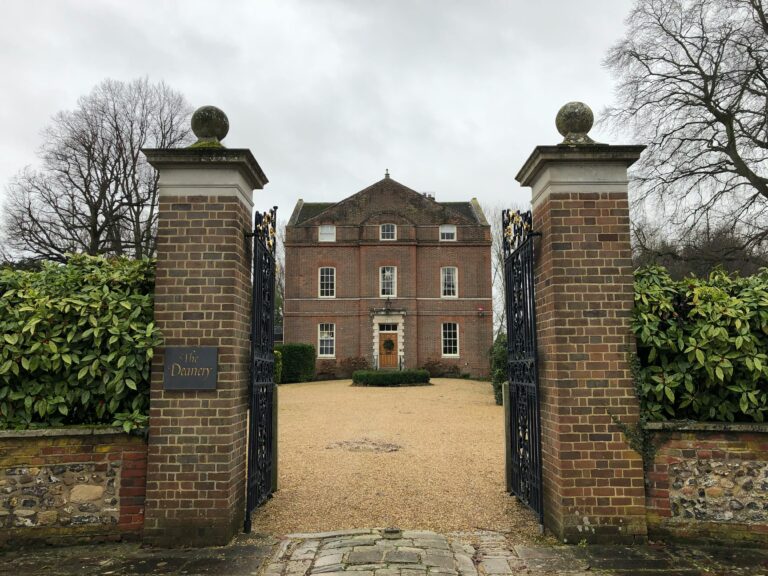 selling-luxury-home-uk-guide