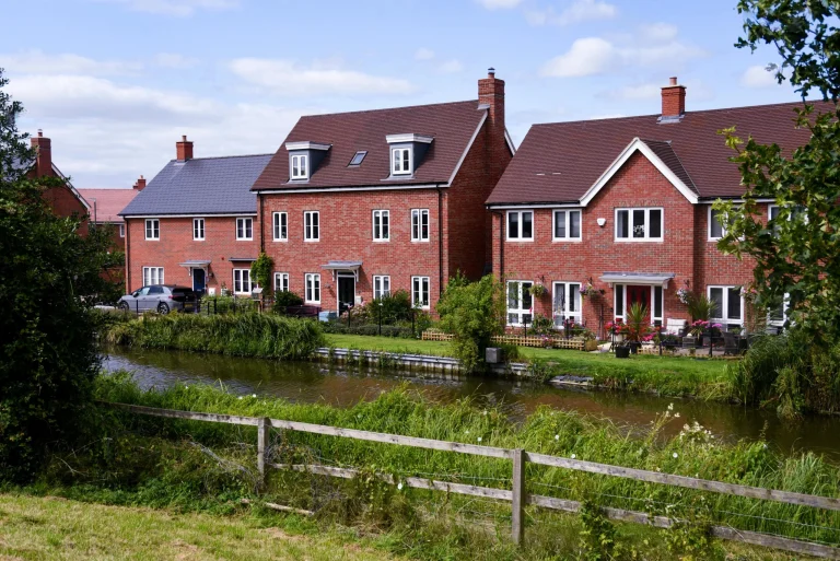 Before You Sign: The Estate Agent Clauses That Could Cost You